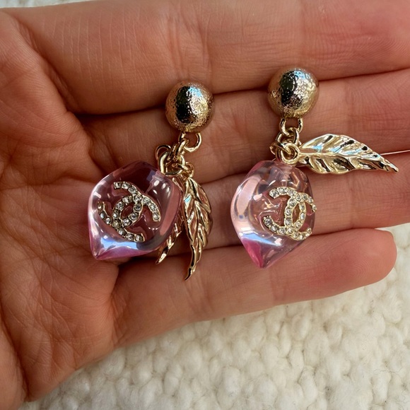 💗Chanel Pink Resin CC Drop Earrings✨ - Picture 8 of 10